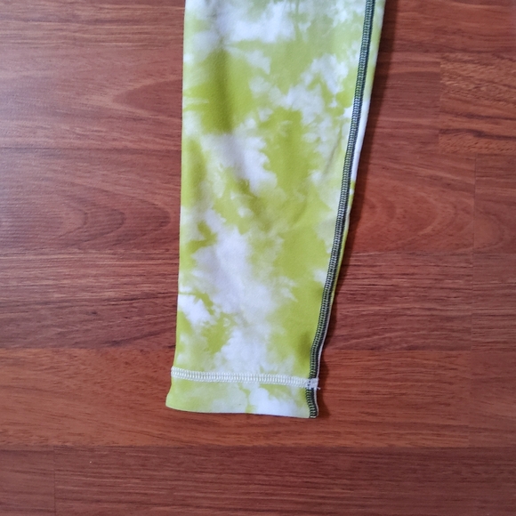 Wear It To Heart Reversible High Waist Leggings Green Tie Dye Size S NWT - Picture 3 of 10
